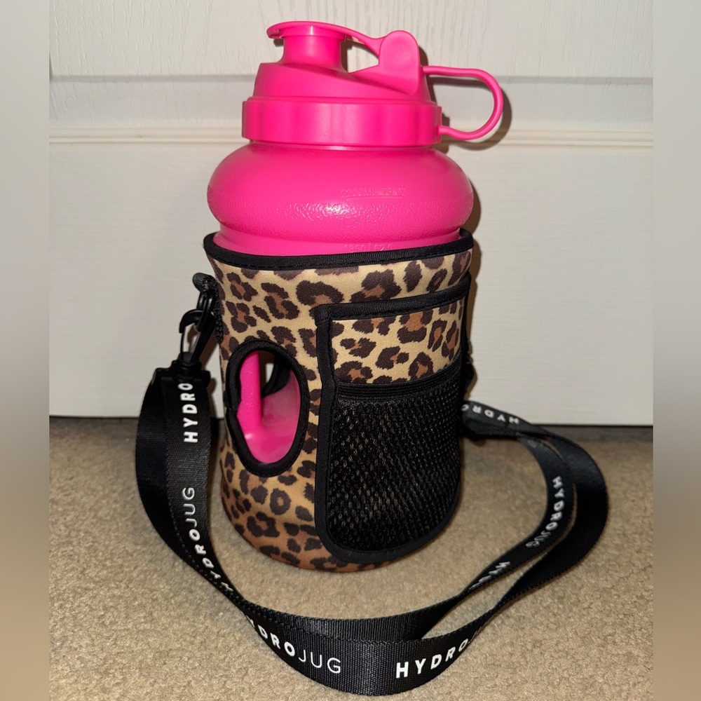 ❤️2 for 10❤️ Hot pink hydrojug pro jug with leopard sleeve - Picture 3 of 9